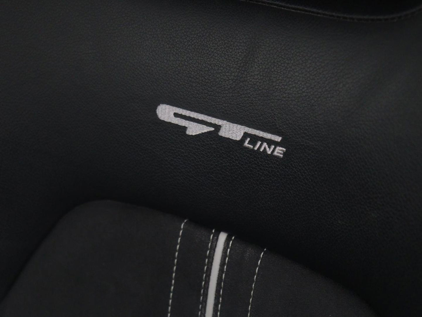 Kia Ceed 1.4 T-GDi GT-Line | Panoramadak | Stoel & stuurverwarming | Camera | Leder/Alcantara | Carplay | Full LED | Navigatie | Keyless