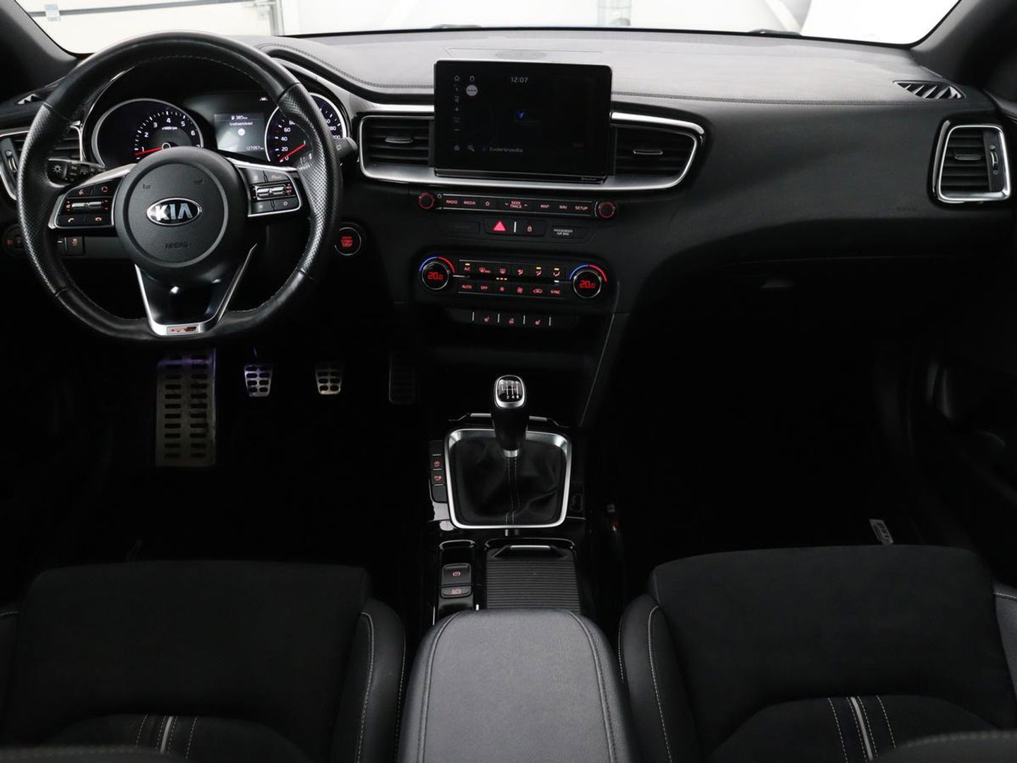 Kia Ceed 1.4 T-GDi GT-Line | Panoramadak | Stoel & stuurverwarming | Camera | Leder/Alcantara | Carplay | Full LED | Navigatie | Keyless