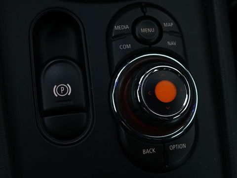 MINI Clubman 1.5 Cooper Chili | 1e eigenaar | Adaptive cruise | Carplay | Full LED | Navigatie | Harman/Kardon | Parkeerhulp | Climate control