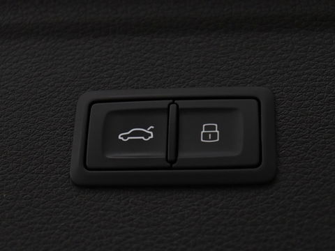 Audi Q5 50 TFSI e quattro S edition | Stoelverwarming | Adaptive cruise | Matrix LED | Half leder | Camera | Carplay | Sfeerverlichting | Sportstoelen | Navigatie