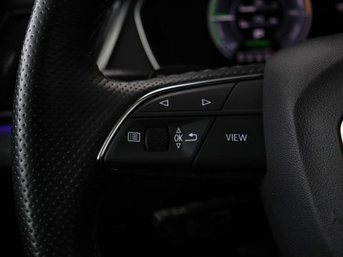 Audi Q5 50 TFSI e quattro S edition | Stoelverwarming | Adaptive cruise | Matrix LED | Half leder | Camera | Carplay | Sfeerverlichting | Sportstoelen | Navigatie