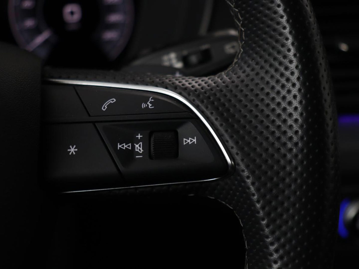 Audi Q5 50 TFSI e quattro S edition | Stoelverwarming | Adaptive cruise | Matrix LED | Half leder | Camera | Carplay | Sfeerverlichting | Sportstoelen | Navigatie