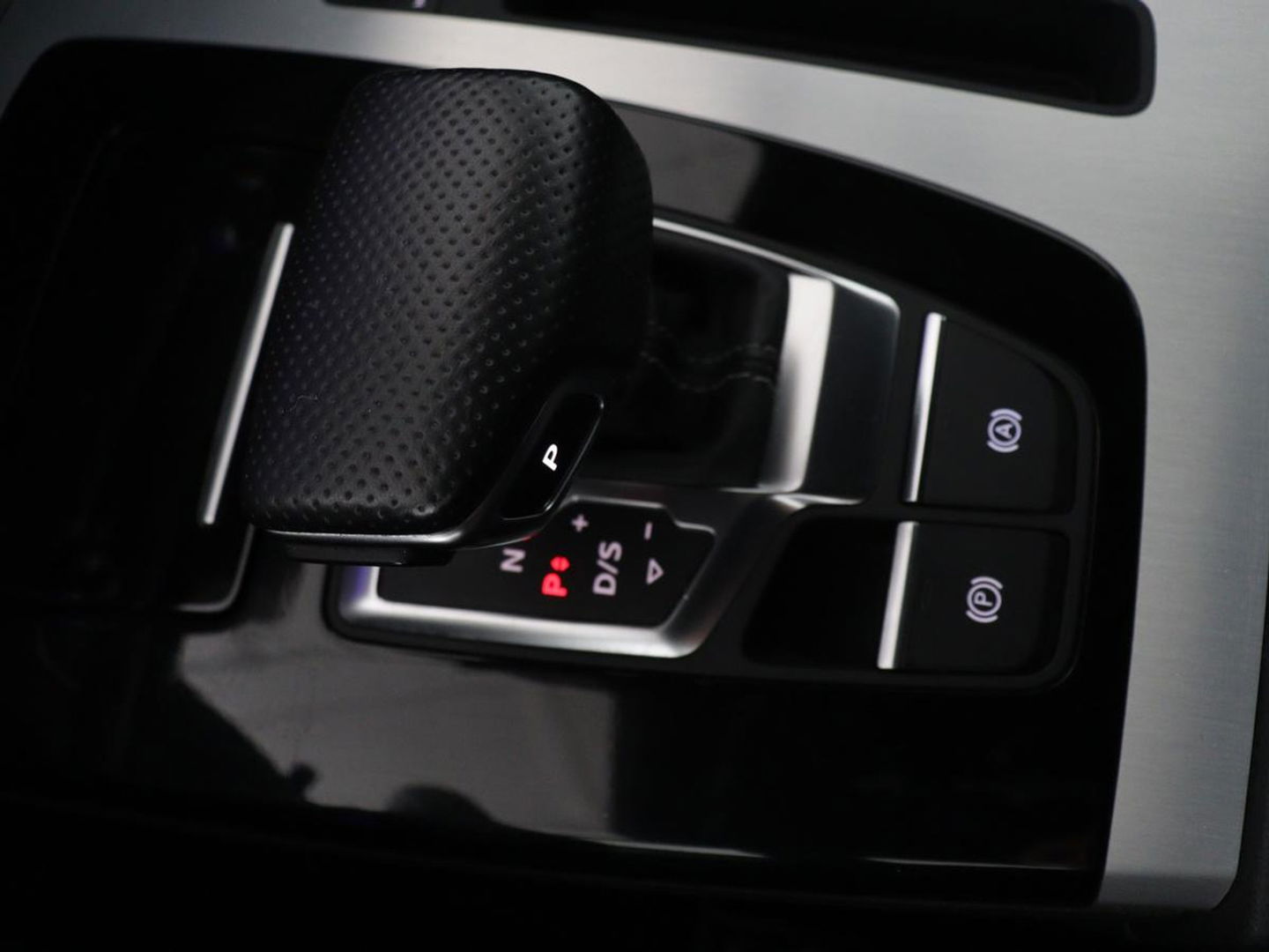 Audi Q5 50 TFSI e quattro S edition | Stoelverwarming | Adaptive cruise | Matrix LED | Half leder | Camera | Carplay | Sfeerverlichting | Sportstoelen | Navigatie