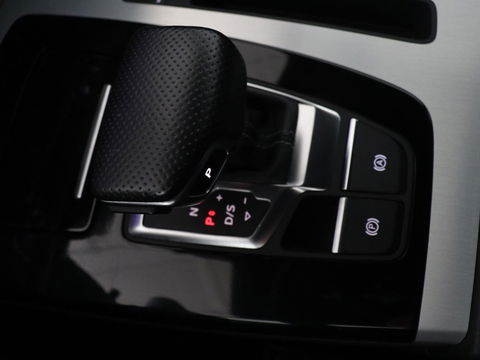 Audi Q5 50 TFSI e quattro S edition | Stoelverwarming | Adaptive cruise | Matrix LED | Half leder | Camera | Carplay | Sfeerverlichting | Sportstoelen | Navigatie