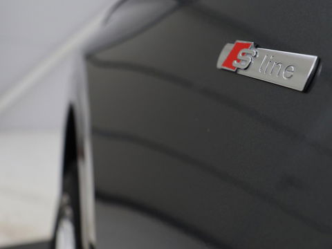 Audi Q5 50 TFSI e quattro S edition | Stoelverwarming | Adaptive cruise | Matrix LED | Half leder | Camera | Carplay | Sfeerverlichting | Sportstoelen | Navigatie