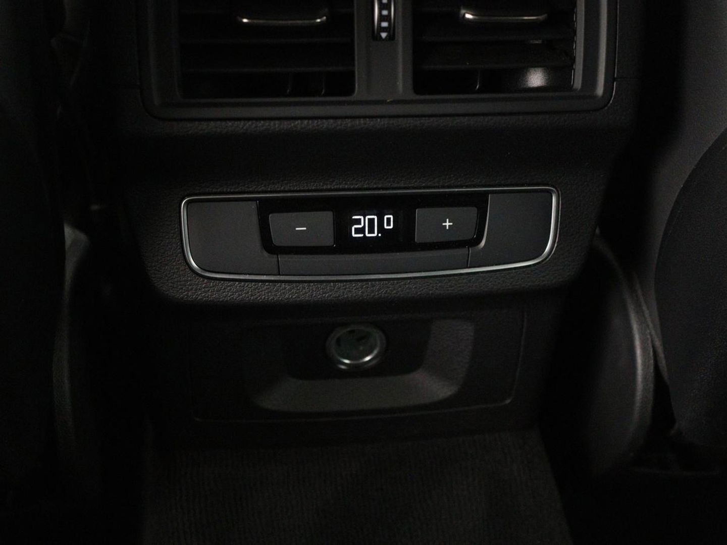 Audi Q5 50 TFSI e quattro S edition | Stoelverwarming | Adaptive cruise | Matrix LED | Half leder | Camera | Carplay | Sfeerverlichting | Sportstoelen | Navigatie