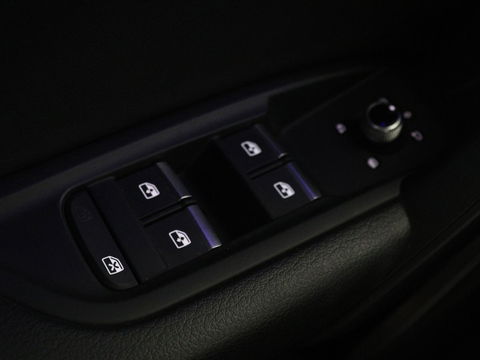 Audi Q5 50 TFSI e quattro S edition | Stoelverwarming | Adaptive cruise | Matrix LED | Half leder | Camera | Carplay | Sfeerverlichting | Sportstoelen | Navigatie