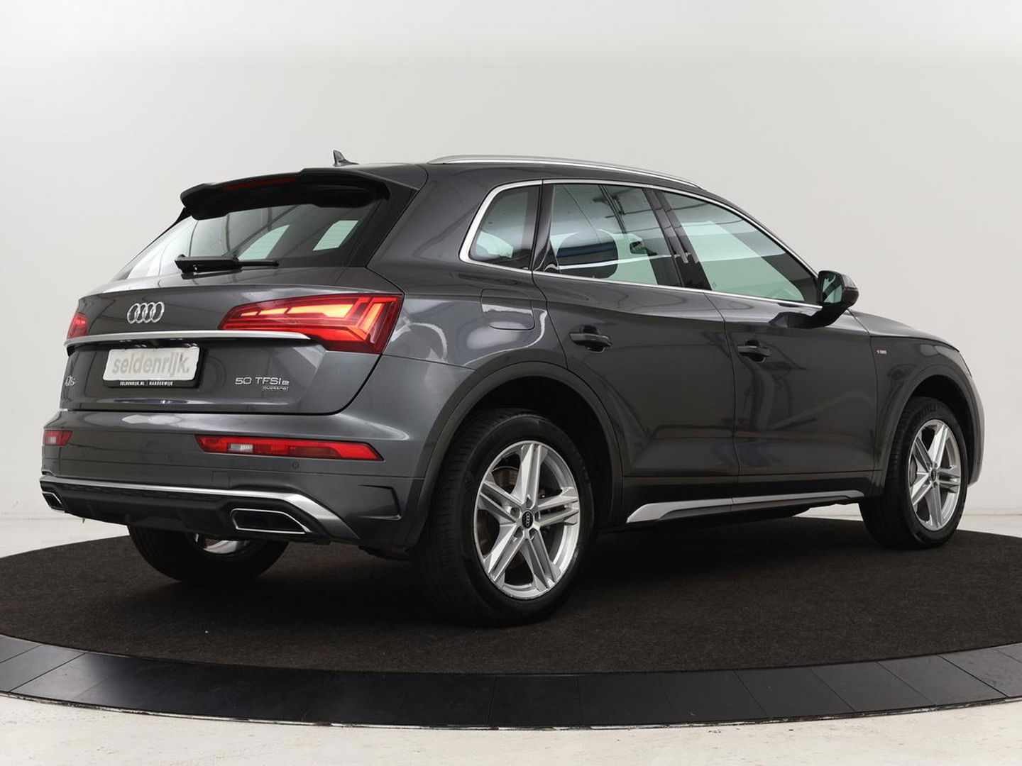 Audi Q5 50 TFSI e quattro S edition | Stoelverwarming | Adaptive cruise | Matrix LED | Half leder | Camera | Carplay | Sfeerverlichting | Sportstoelen | Navigatie