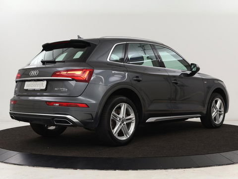 Audi Q5 50 TFSI e quattro S edition | Stoelverwarming | Adaptive cruise | Matrix LED | Half leder | Camera | Carplay | Sfeerverlichting | Sportstoelen | Navigatie