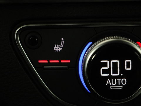 Audi Q5 50 TFSI e quattro S edition | Stoelverwarming | Adaptive cruise | Matrix LED | Half leder | Camera | Carplay | Sfeerverlichting | Sportstoelen | Navigatie
