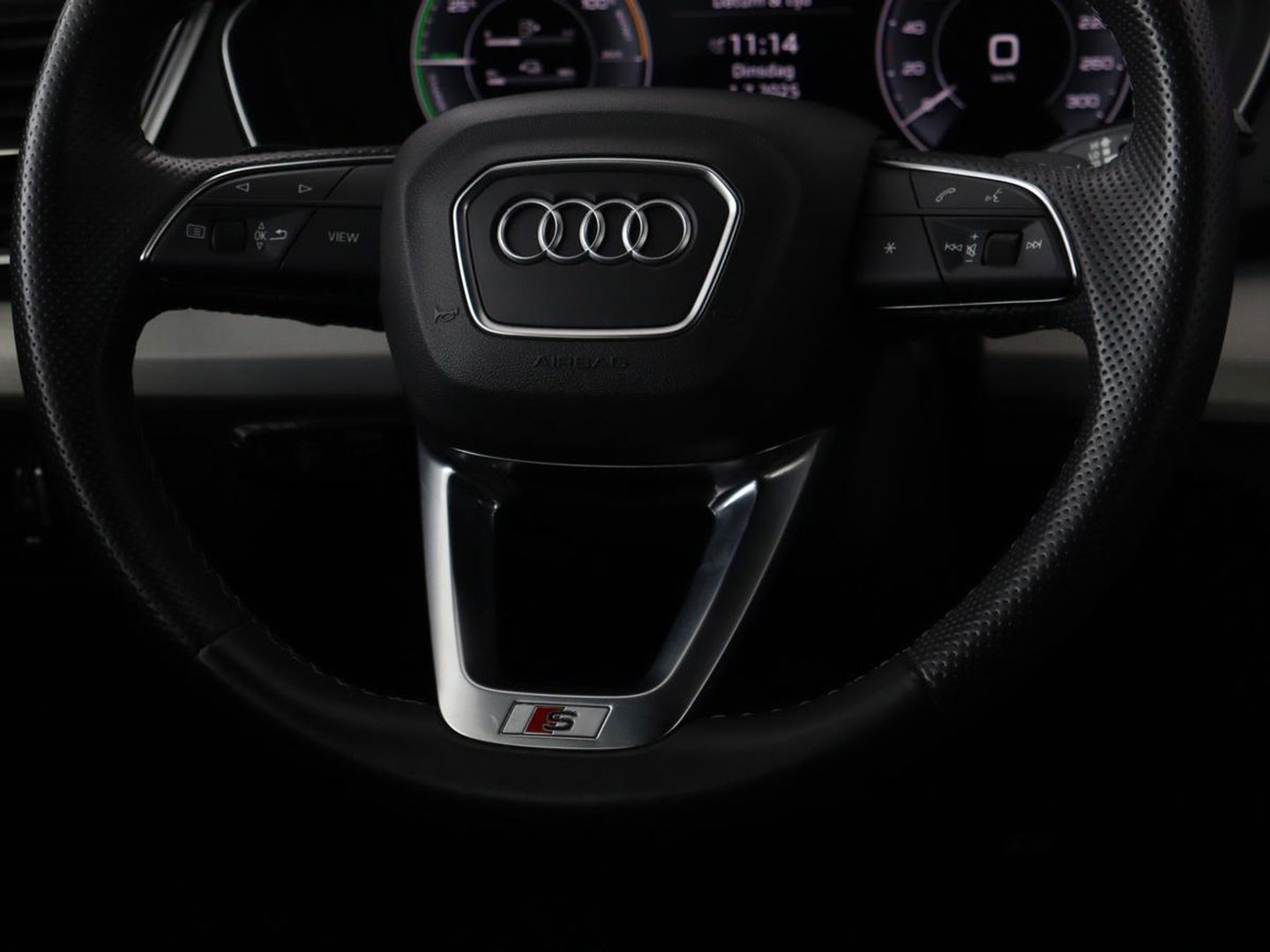 Audi Q5 50 TFSI e quattro S edition | Stoelverwarming | Adaptive cruise | Matrix LED | Half leder | Camera | Carplay | Sfeerverlichting | Sportstoelen | Navigatie