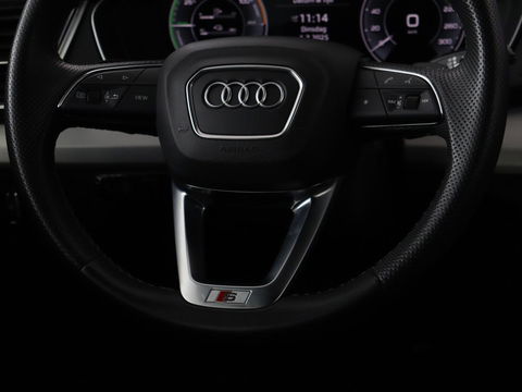 Audi Q5 50 TFSI e quattro S edition | Stoelverwarming | Adaptive cruise | Matrix LED | Half leder | Camera | Carplay | Sfeerverlichting | Sportstoelen | Navigatie