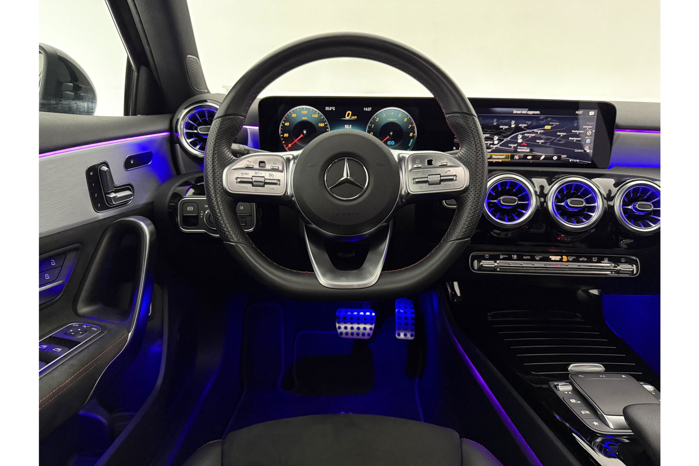 Mercedes-Benz A-Klasse 250 e AMG Limited 263PK Pano Sfeer LED Virtual Camera Clima Cruise Navi PDC 18''LMV