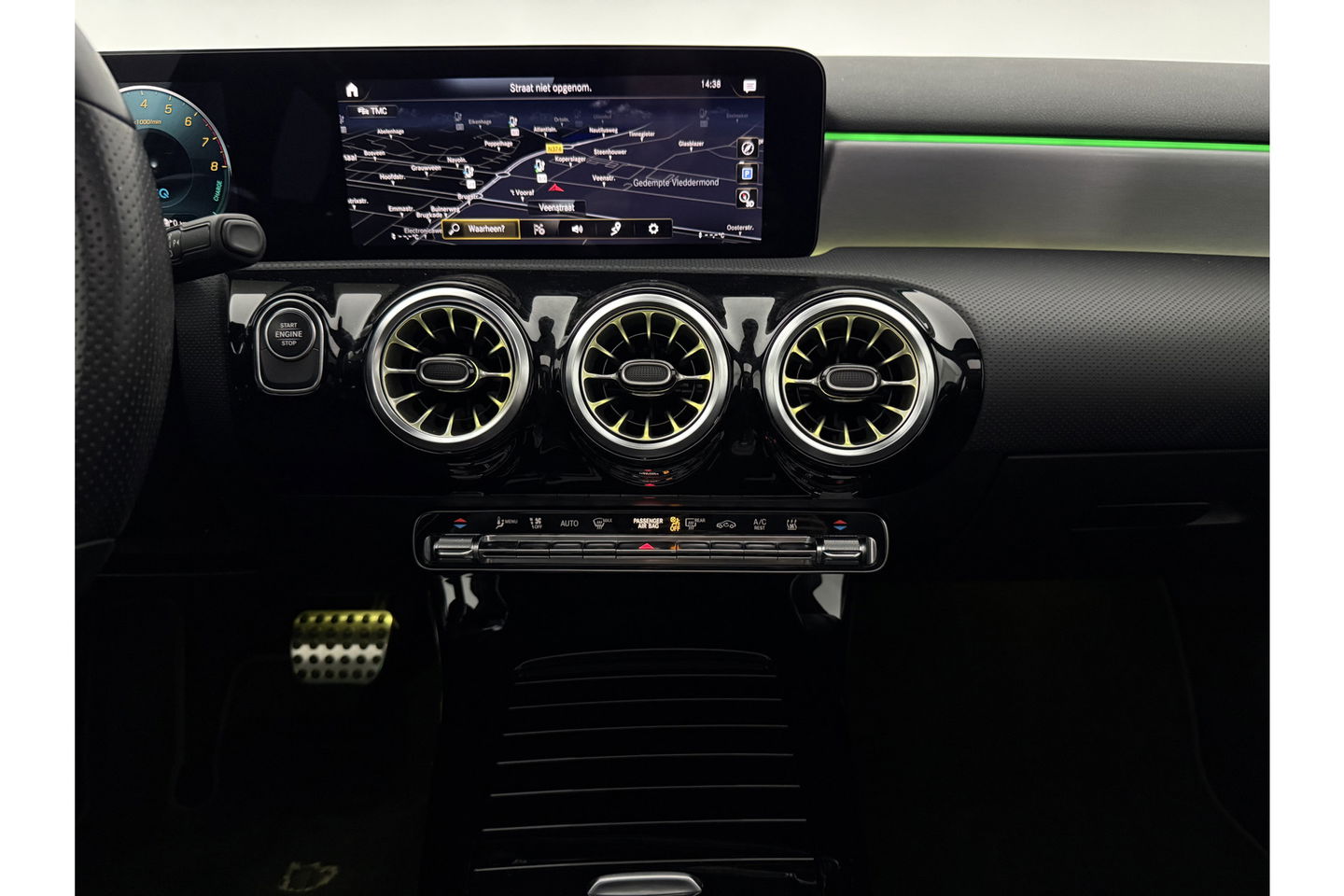 Mercedes-Benz A-Klasse 250 e AMG Limited 263PK Pano Sfeer LED Virtual Camera Clima Cruise Navi PDC 18''LMV