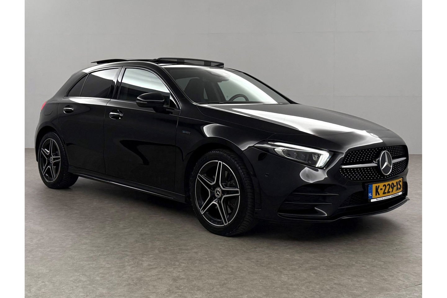 Mercedes-Benz A-Klasse 250 e AMG Limited 263PK Pano Sfeer LED Virtual Camera Clima Cruise Navi PDC 18''LMV