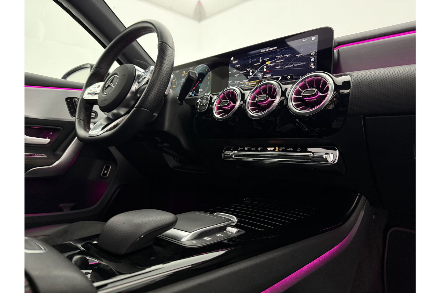 Mercedes-Benz A-Klasse 250 e AMG Limited 263PK Pano Sfeer LED Virtual Camera Clima Cruise Navi PDC 18''LMV