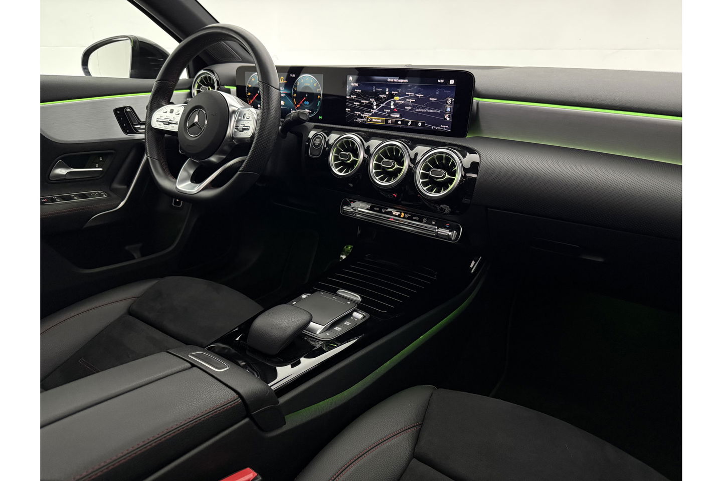 Mercedes-Benz A-Klasse 250 e AMG Limited 263PK Pano Sfeer LED Virtual Camera Clima Cruise Navi PDC 18''LMV