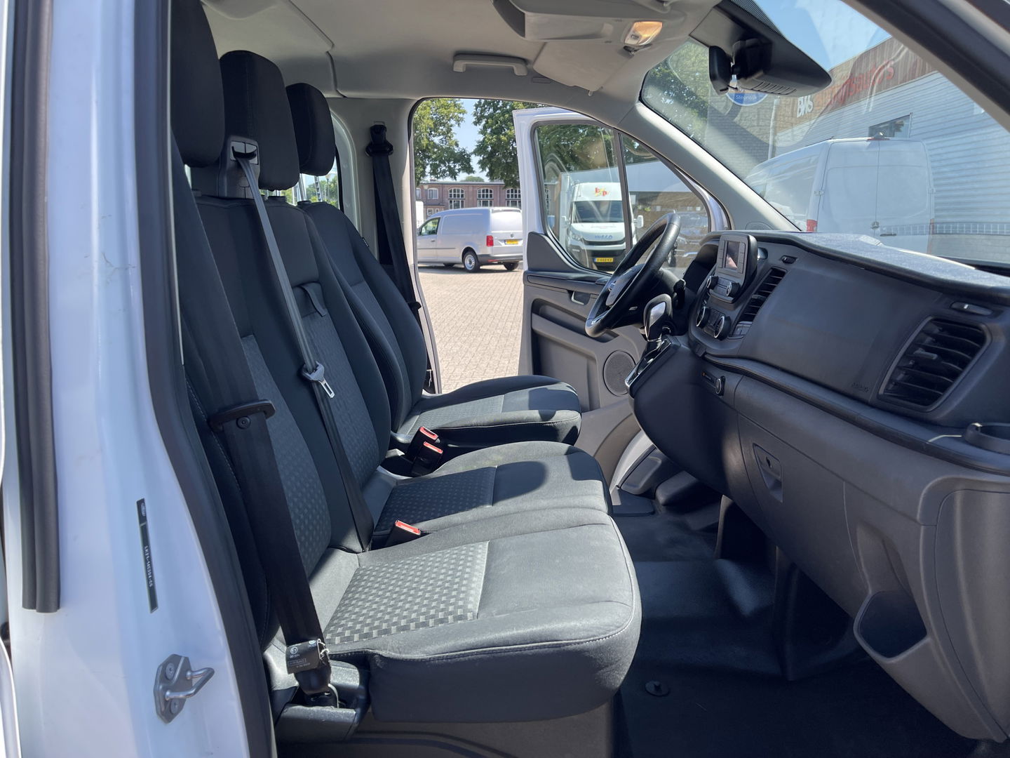 Ford Transit Custom 320 1.0 EcoBoost hybride / L1H1 PHEV Trend 9 persoons / € 38.950 incl btw bpm / lease vanaf € / airco / cruise / automaat / stoelverwarming / isofix !