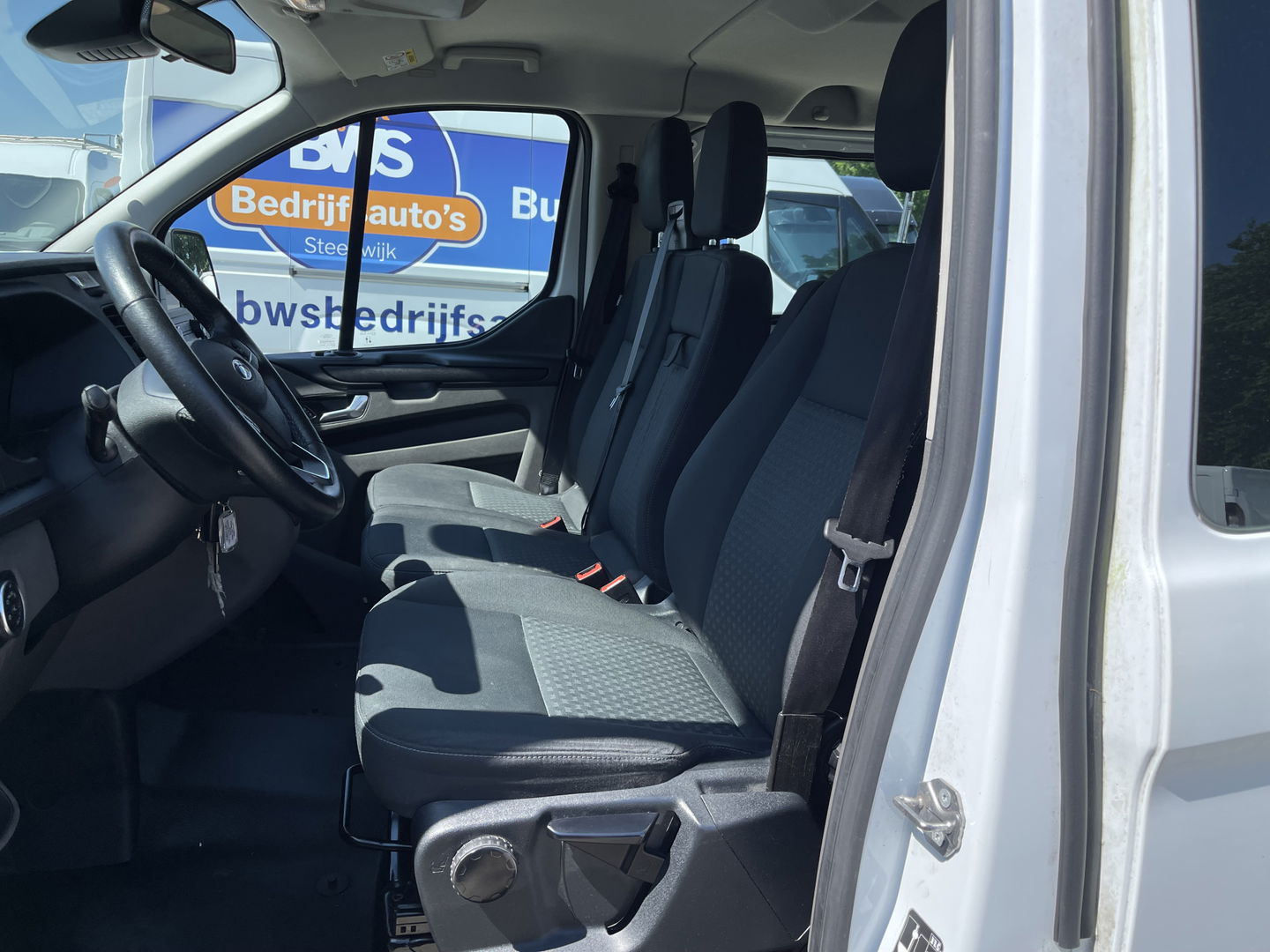 Ford Transit Custom 320 1.0 EcoBoost hybride / L1H1 PHEV Trend 9 persoons / € 38.950 incl btw bpm / lease vanaf € / airco / cruise / automaat / stoelverwarming / isofix !
