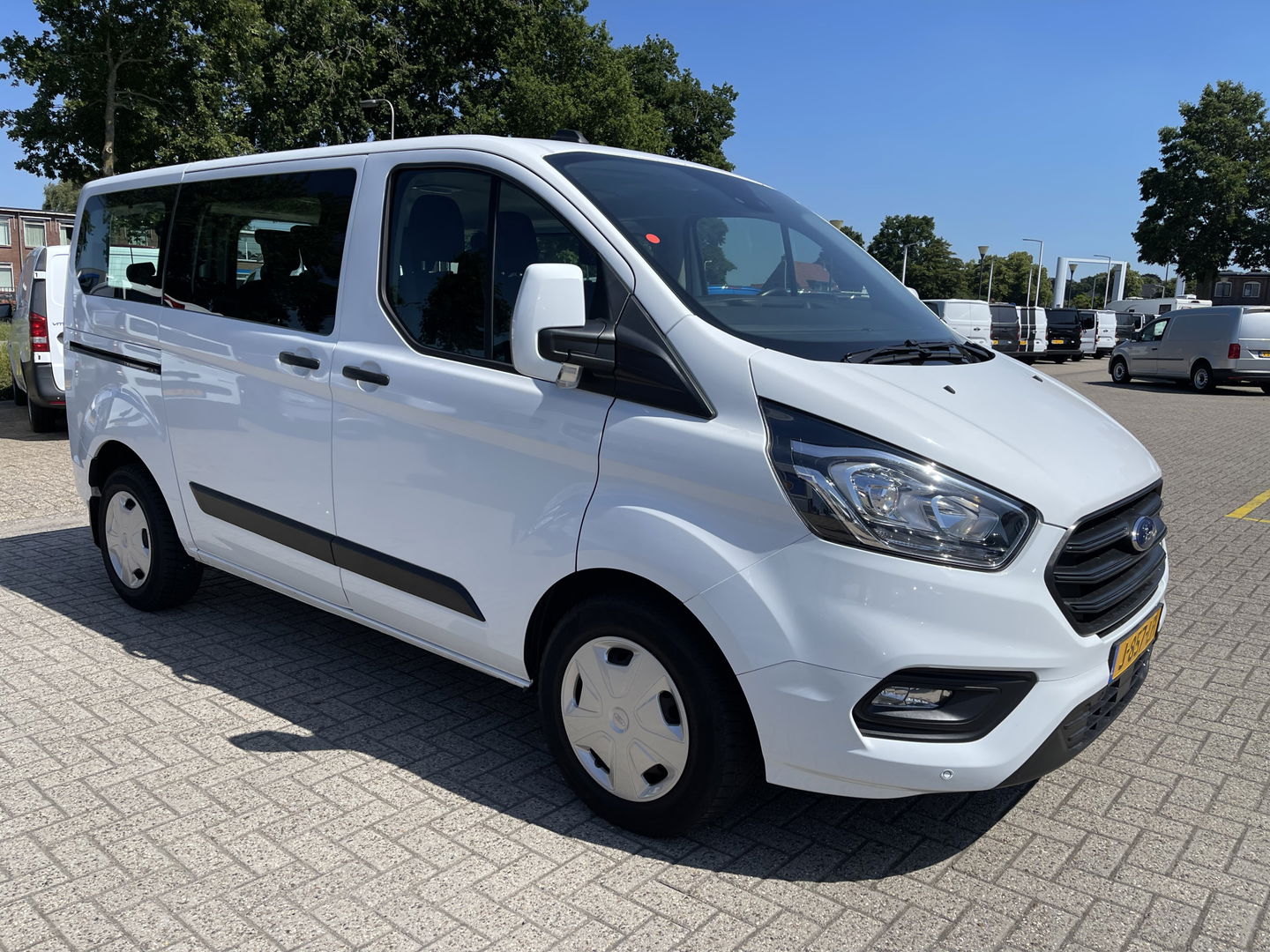 Ford Transit Custom 320 1.0 EcoBoost hybride / L1H1 PHEV Trend 9 persoons / € 38.950 incl btw bpm / lease vanaf € / airco / cruise / automaat / stoelverwarming / isofix !