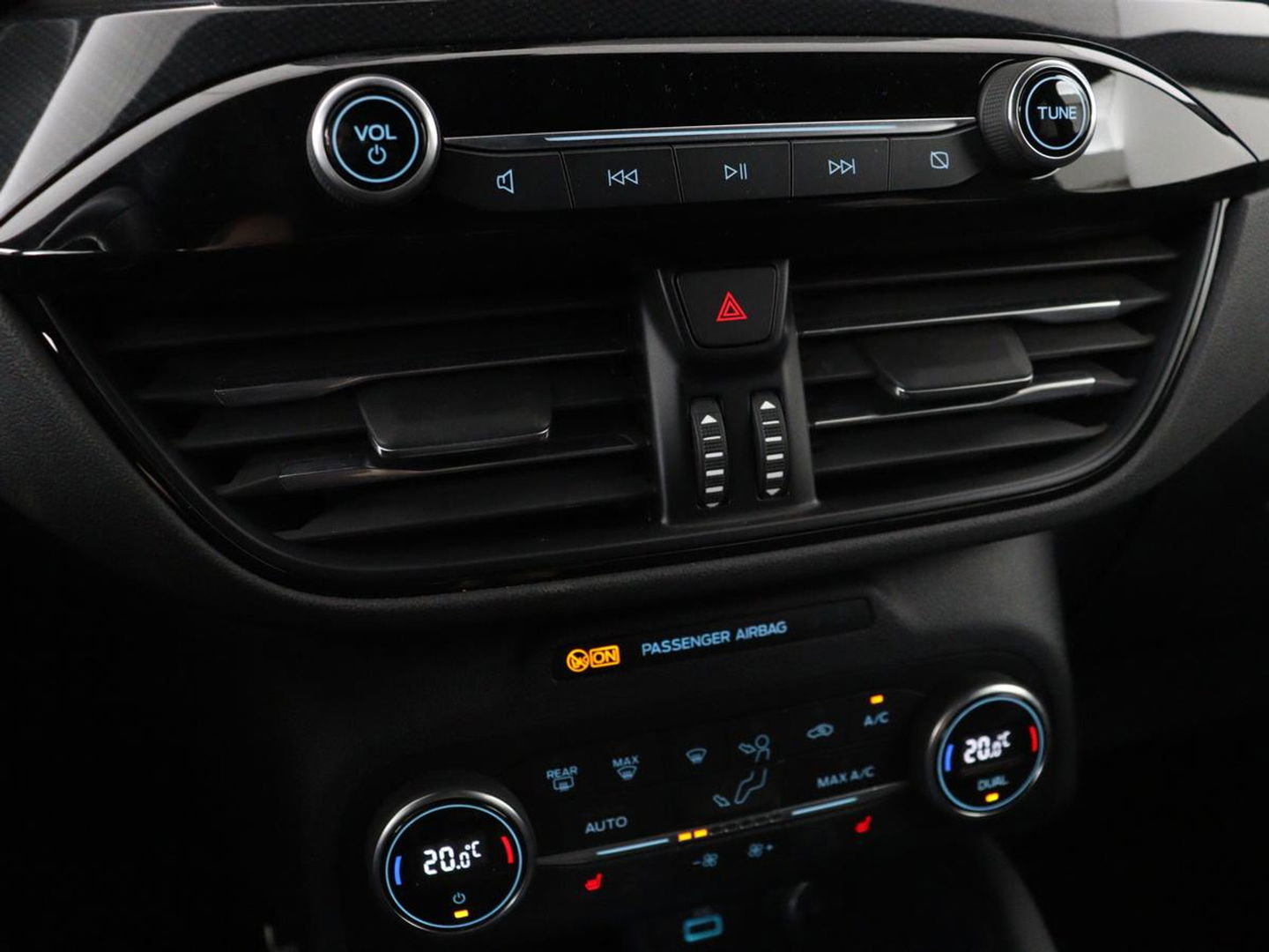 Ford Kuga 2.5 PHEV ST-Line | Stoelverwarming | Carplay | B&O Sound | Leder/Alcantara | Full LED | Keyless | Parkeerhulp | Navigatie | Digital Cockpit | Bluetooth | Climate control