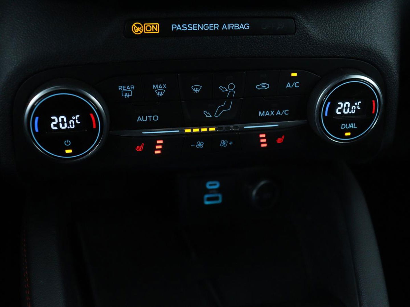 Ford Kuga 2.5 PHEV ST-Line | Stoelverwarming | Carplay | B&O Sound | Leder/Alcantara | Full LED | Keyless | Parkeerhulp | Navigatie | Digital Cockpit | Bluetooth | Climate control