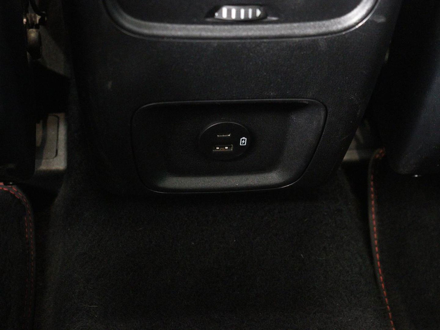 Ford Kuga 2.5 PHEV ST-Line | Stoelverwarming | Carplay | B&O Sound | Leder/Alcantara | Full LED | Keyless | Parkeerhulp | Navigatie | Digital Cockpit | Bluetooth | Climate control
