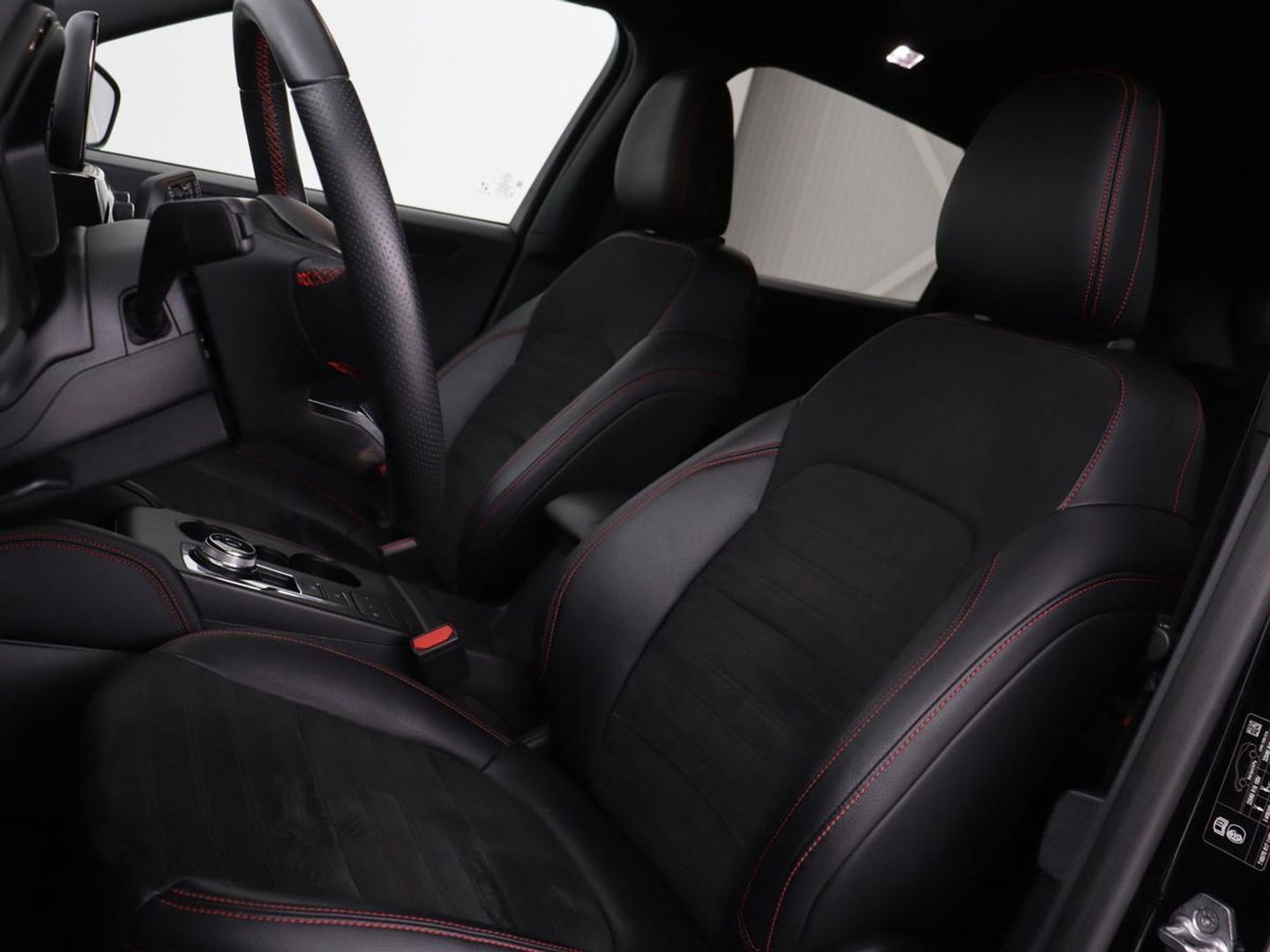 Ford Kuga 2.5 PHEV ST-Line | Stoelverwarming | Carplay | B&O Sound | Leder/Alcantara | Full LED | Keyless | Parkeerhulp | Navigatie | Digital Cockpit | Bluetooth | Climate control