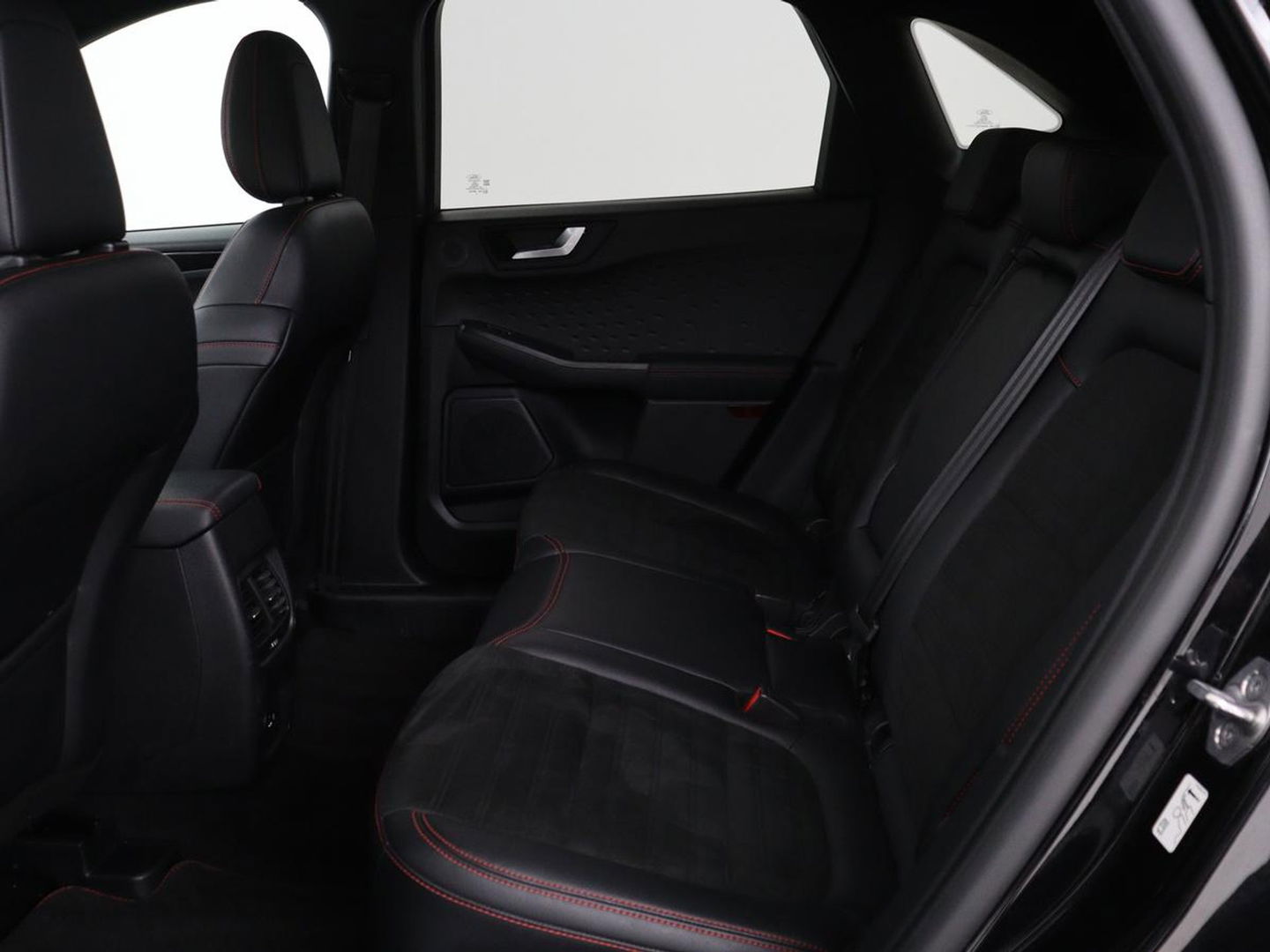 Ford Kuga 2.5 PHEV ST-Line | Stoelverwarming | Carplay | B&O Sound | Leder/Alcantara | Full LED | Keyless | Parkeerhulp | Navigatie | Digital Cockpit | Bluetooth | Climate control