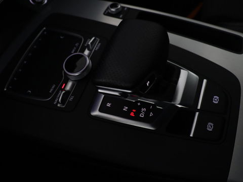 Audi Q5 2.0 TFSI quattro Launch Edition | 1e eigenaar | Panoramadak | Leder | Adaptive cruise | 360 camera | Luchtvering | Stoelverwarming | Navigatie | Elektrische stoelen | Virtual Cockpit | Full LED