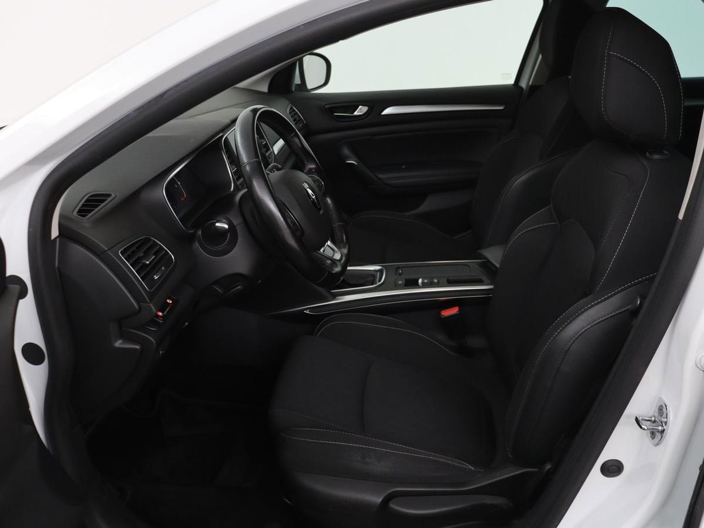 Renault Mégane 1.3 TCe Intens | Automaat | Carplay | Full LED | Navigatie | Cruise control | Climate control | Parkeerhulp | Keyless | DAB | Getint glas