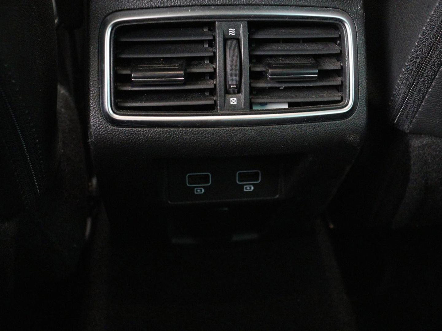 Renault Mégane 1.3 TCe Intens | Automaat | Carplay | Full LED | Navigatie | Cruise control | Climate control | Parkeerhulp | Keyless | DAB | Getint glas
