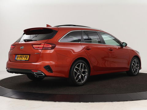 Kia Ceed 1.0 T-GDi GT-Line | Panoramadak | Stoel & stuurverwarming | Leder/Alcantara | Carplay | Camera | Full LED | Keyless | Navigatie