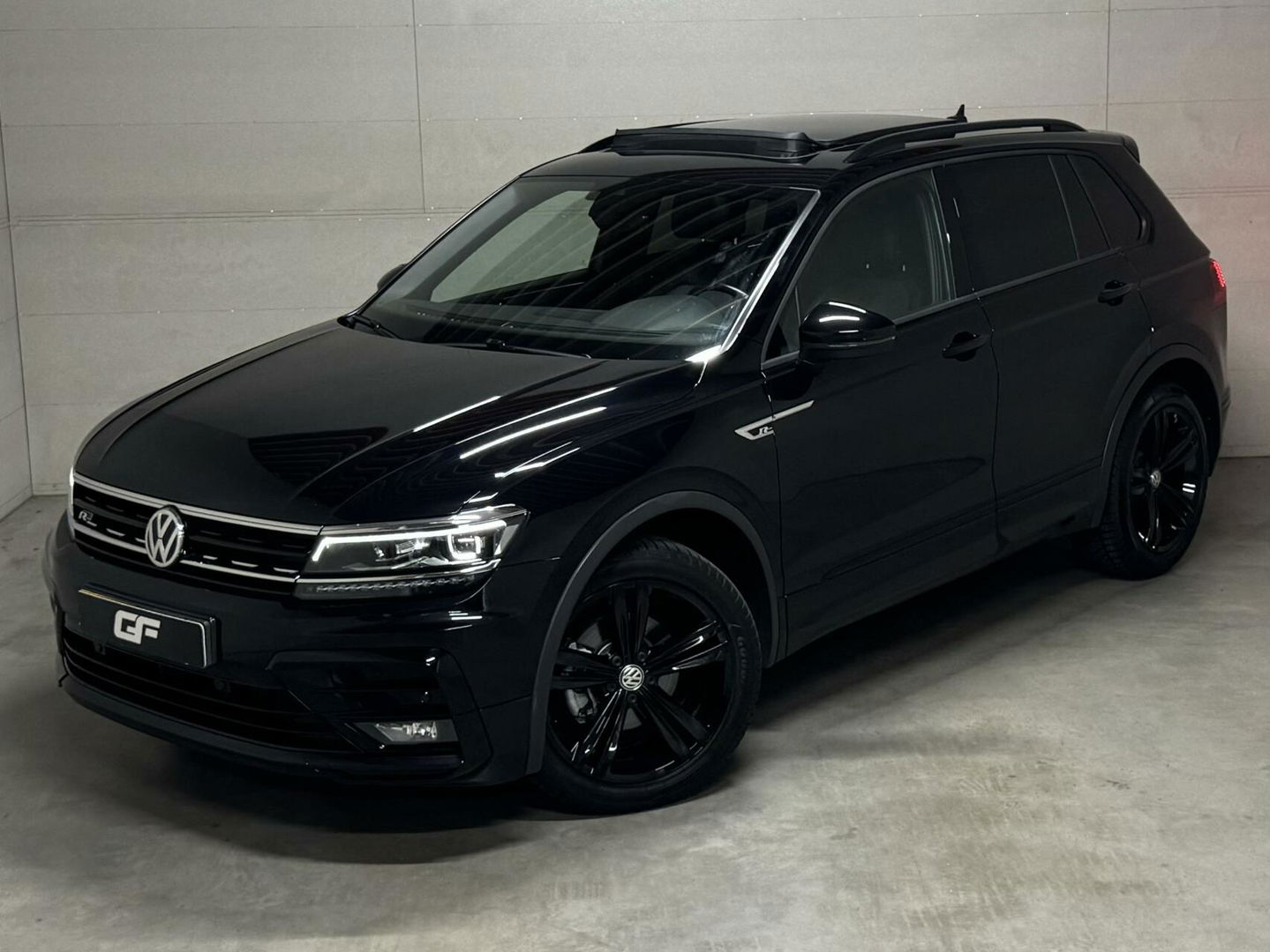 Volkswagen Tiguan 1.5 TSI ACT 3x R-Line Black Edition Pano Dynaudio
