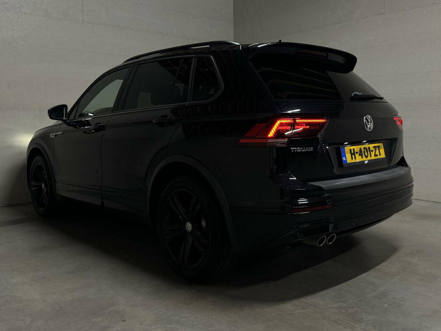 Volkswagen Tiguan 1.5 TSI ACT 3x R-Line Black Edition Pano Dynaudio