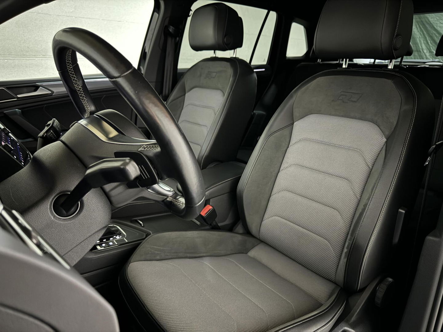Volkswagen Tiguan 1.5 TSI ACT 3x R-Line Black Edition Pano Dynaudio