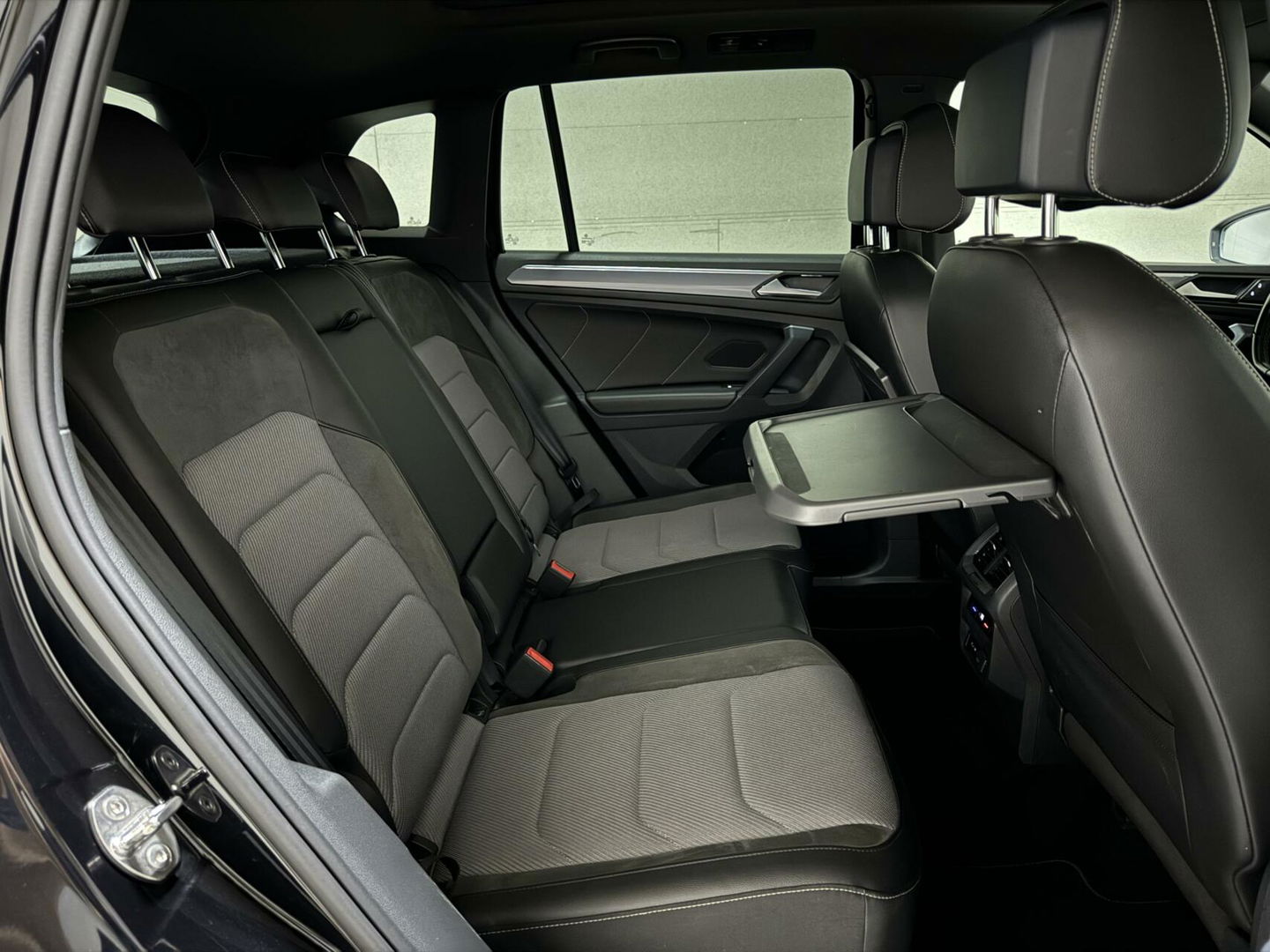 Volkswagen Tiguan 1.5 TSI ACT 3x R-Line Black Edition Pano Dynaudio