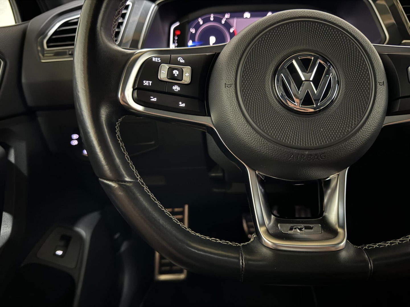 Volkswagen Tiguan 1.5 TSI ACT 3x R-Line Black Edition Pano Dynaudio