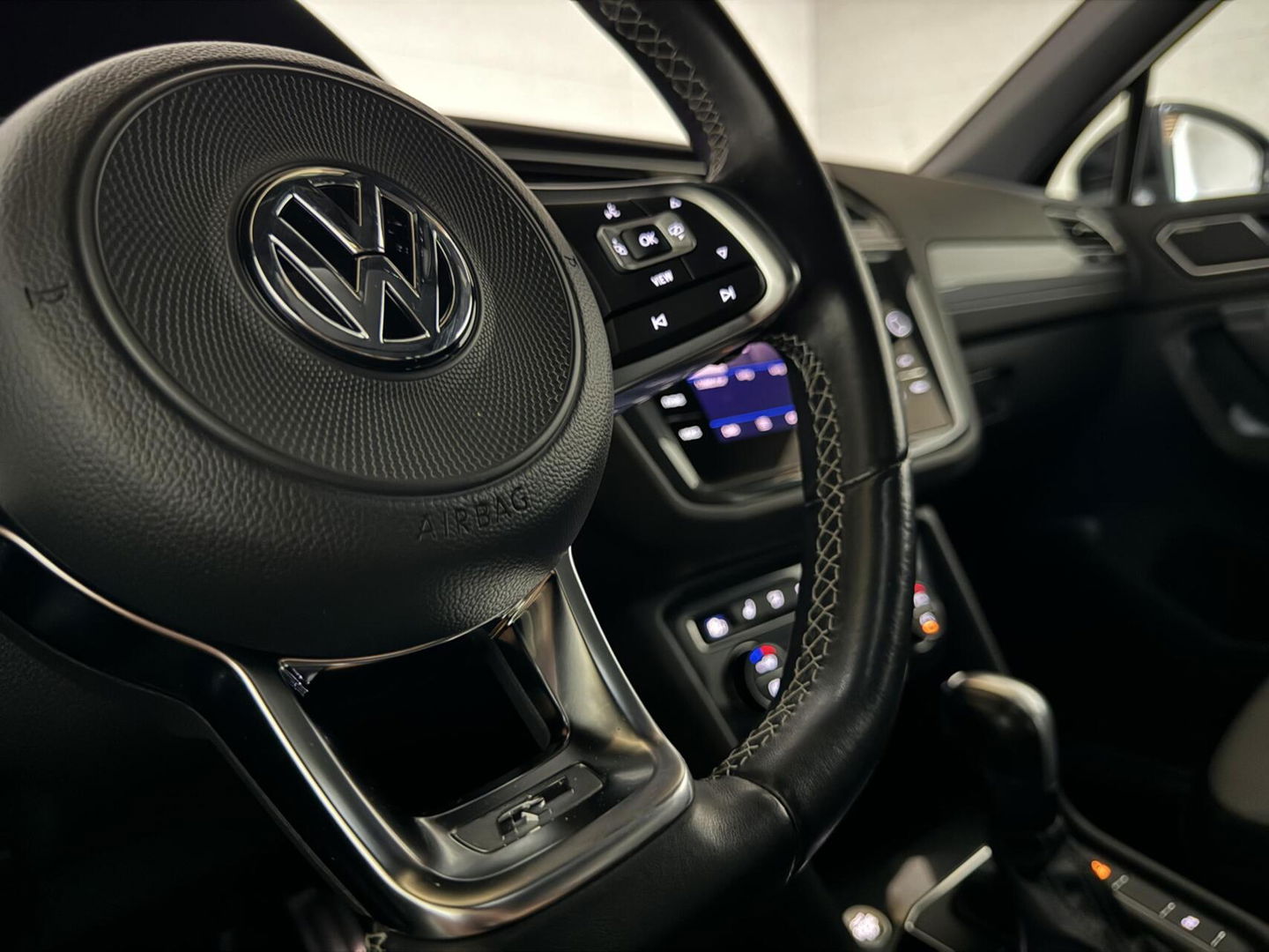Volkswagen Tiguan 1.5 TSI ACT 3x R-Line Black Edition Pano Dynaudio