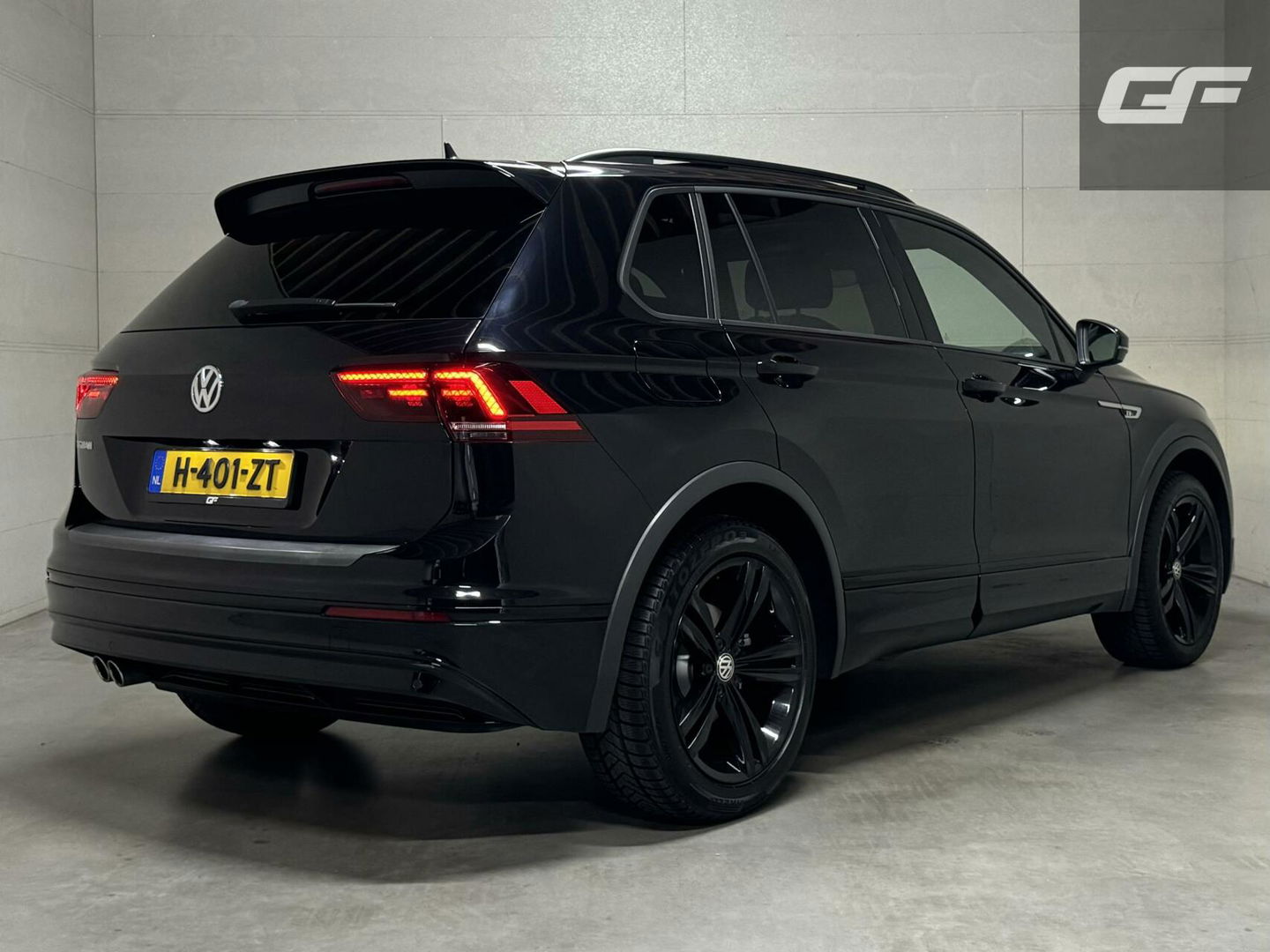 Volkswagen Tiguan 1.5 TSI ACT 3x R-Line Black Edition Pano Dynaudio