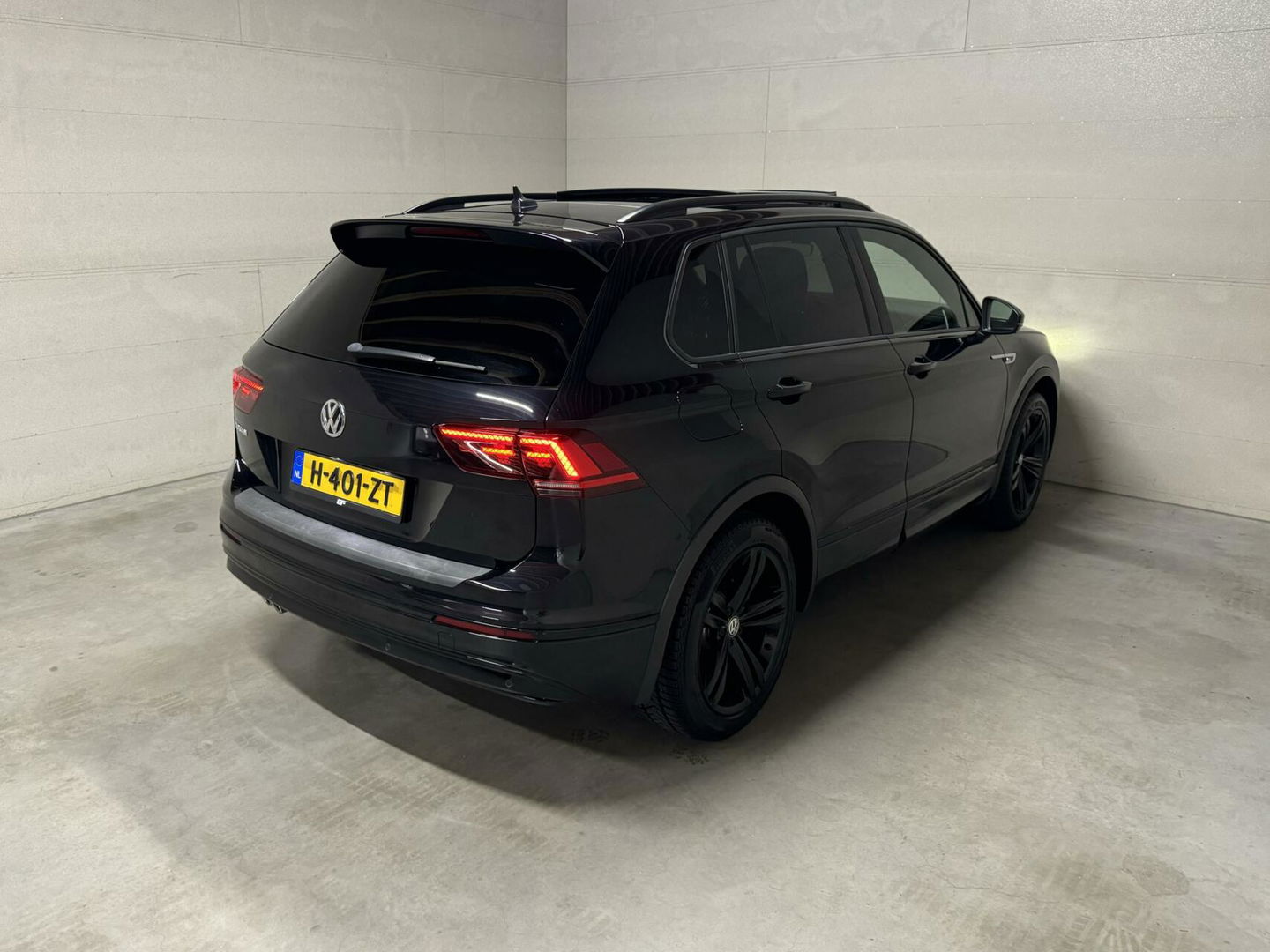 Volkswagen Tiguan 1.5 TSI ACT 3x R-Line Black Edition Pano Dynaudio
