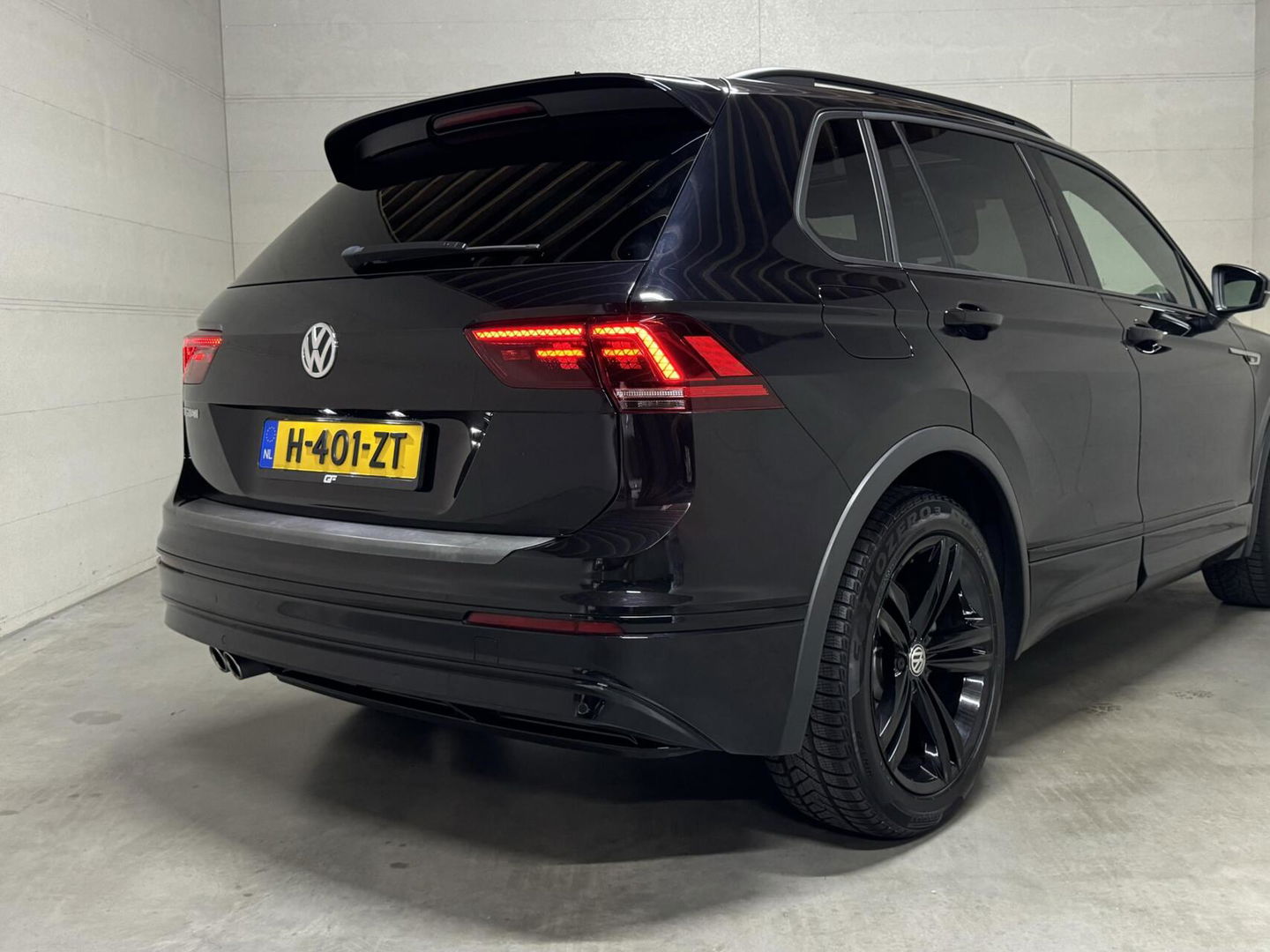 Volkswagen Tiguan 1.5 TSI ACT 3x R-Line Black Edition Pano Dynaudio