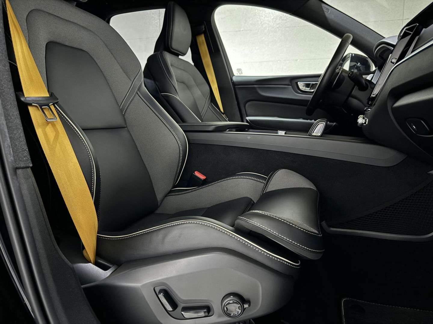 Volvo XC60 2.0 T8 AWD Polestar Engineered H/K Pano HUD ACC Trekh.