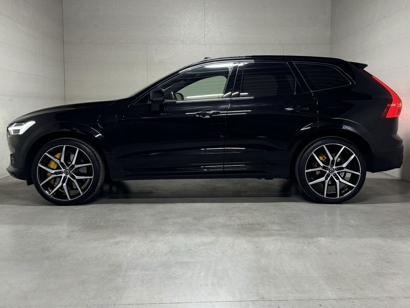 Volvo XC60 2.0 T8 AWD Polestar Engineered H/K Pano HUD ACC Trekh.