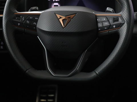 CUPRA Formentor 1.4 e-Hybrid VZ | 245pk | Stoel & stuurverwarming | Trekhaak | 360 camera | Carplay | Adaptive cruise | Navigatie | Sfeerverlichting | Full LED | Keyless | PHEV