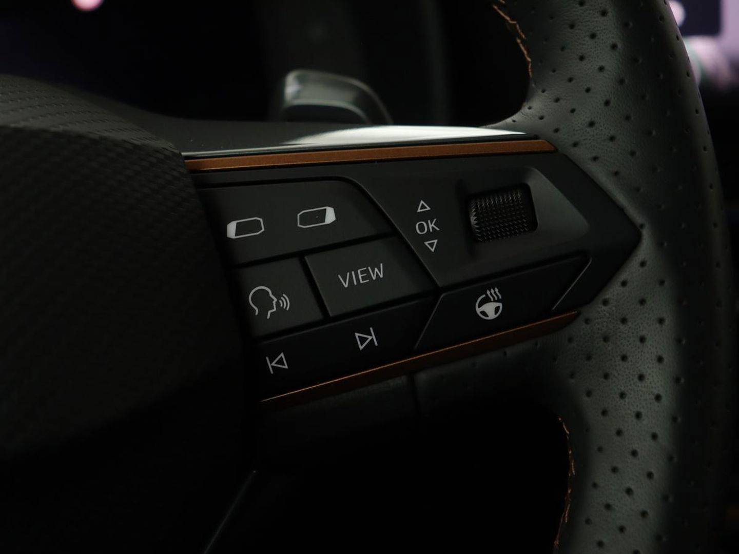 CUPRA Formentor 1.4 e-Hybrid VZ | 245pk | Stoel & stuurverwarming | Trekhaak | 360 camera | Carplay | Adaptive cruise | Navigatie | Sfeerverlichting | Full LED | Keyless | PHEV
