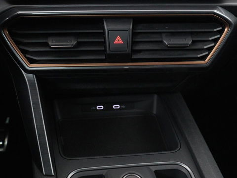 CUPRA Formentor 1.4 e-Hybrid VZ | 245pk | Stoel & stuurverwarming | Trekhaak | 360 camera | Carplay | Adaptive cruise | Navigatie | Sfeerverlichting | Full LED | Keyless | PHEV