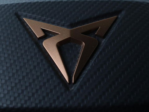 CUPRA Formentor 1.4 e-Hybrid VZ | 245pk | Stoel & stuurverwarming | Trekhaak | 360 camera | Carplay | Adaptive cruise | Navigatie | Sfeerverlichting | Full LED | Keyless | PHEV