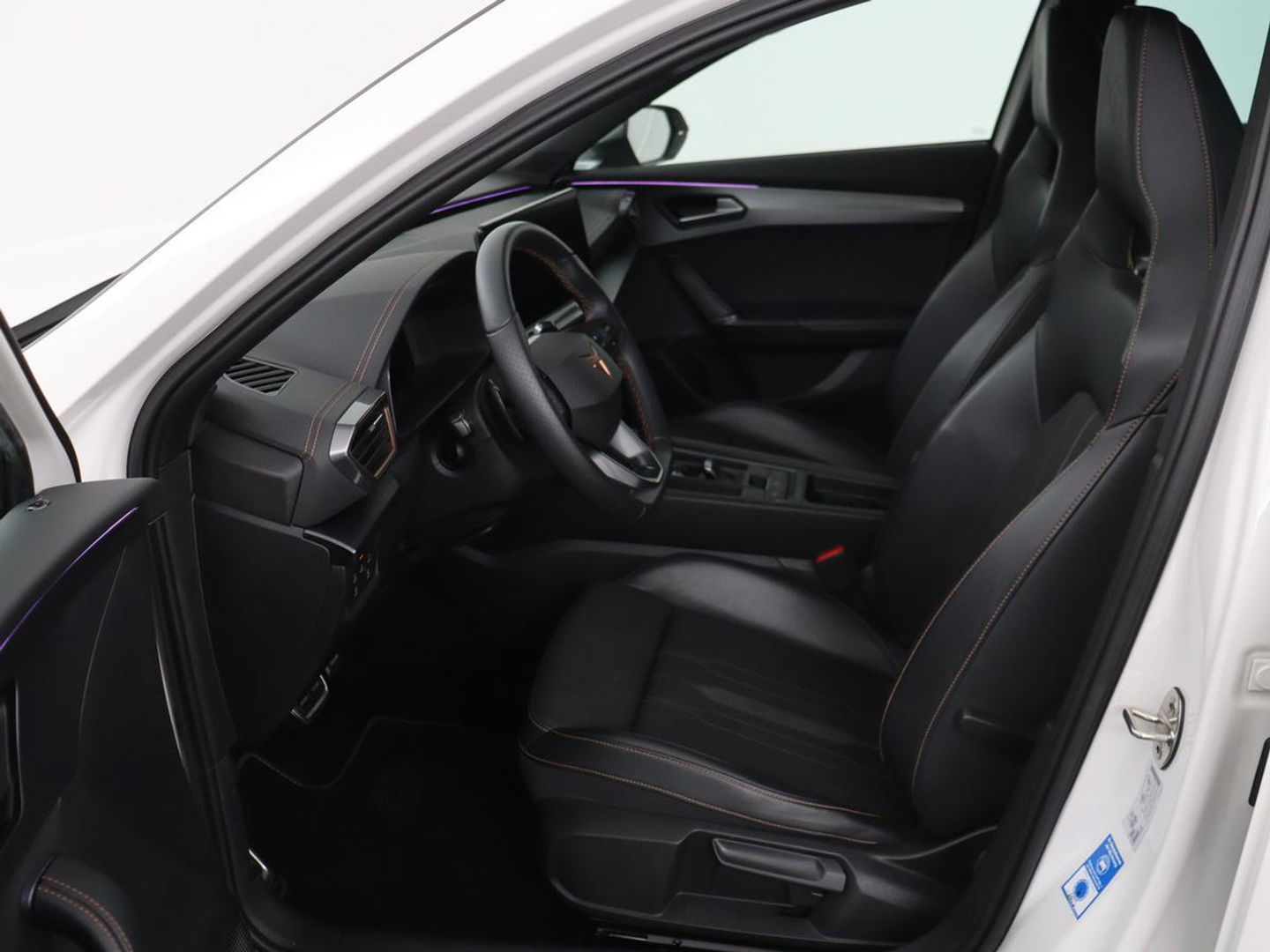 CUPRA Formentor 1.4 e-Hybrid VZ | 245pk | Stoel & stuurverwarming | Trekhaak | 360 camera | Carplay | Adaptive cruise | Navigatie | Sfeerverlichting | Full LED | Keyless | PHEV