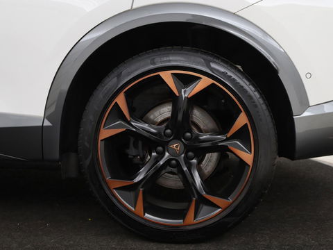 CUPRA Formentor 1.4 e-Hybrid VZ | 245pk | Stoel & stuurverwarming | Trekhaak | 360 camera | Carplay | Adaptive cruise | Navigatie | Sfeerverlichting | Full LED | Keyless | PHEV